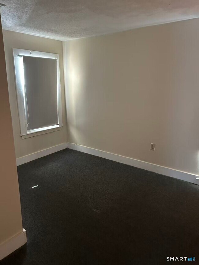 Building Photo - 47 Edwards St