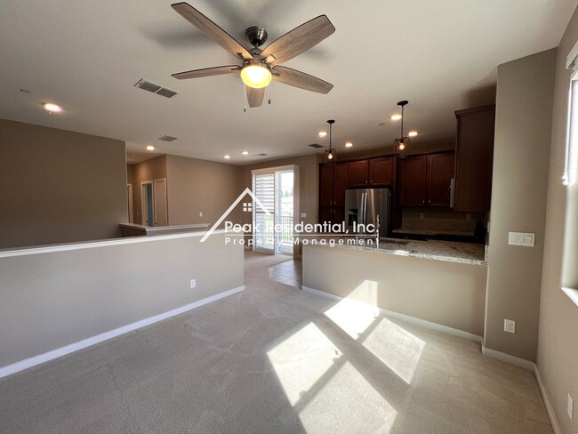 Building Photo - Updated 3bd/3ba North Natomas Townhouse