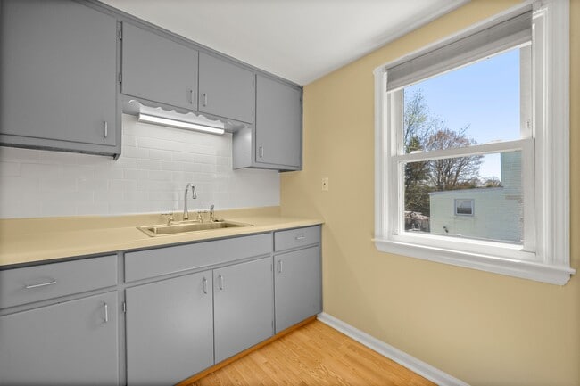 Building Photo - 8 Reynolds Pl