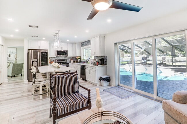 Building Photo - Fully Furnished 4-Bedroom Pool Home with Golf Course Views in Northdale