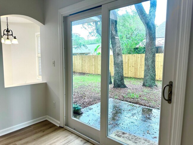 Building Photo - 5 minutes to the beach!  Remodeled Home!