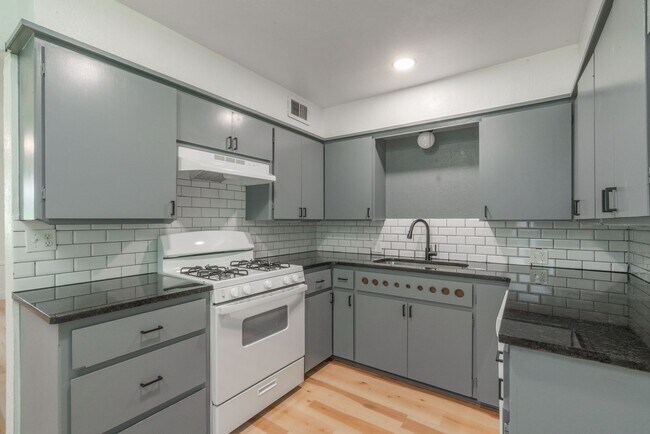 Building Photo - Updated 2 Bed in El Reno