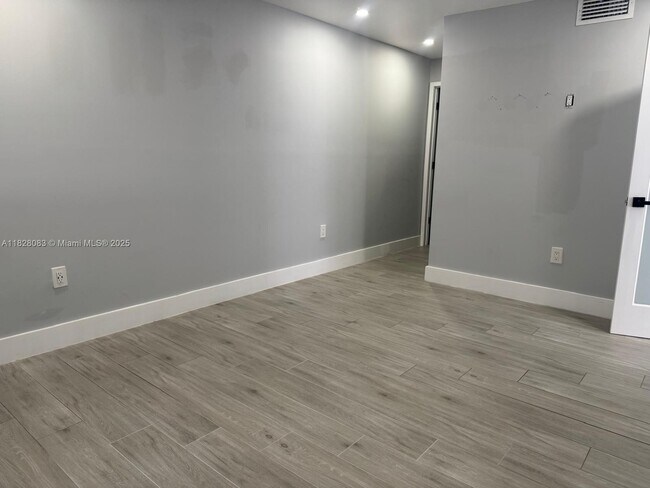 Building Photo - 6221 SW 131st Ct