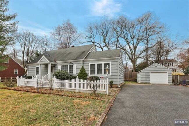 Building Photo - 240 Knickerbocker Rd