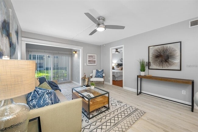 Building Photo - 1100 E Bay Dr