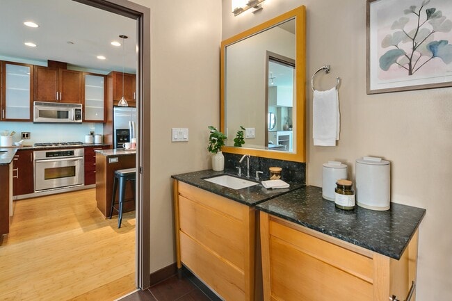 Building Photo - 2033 2nd Ave