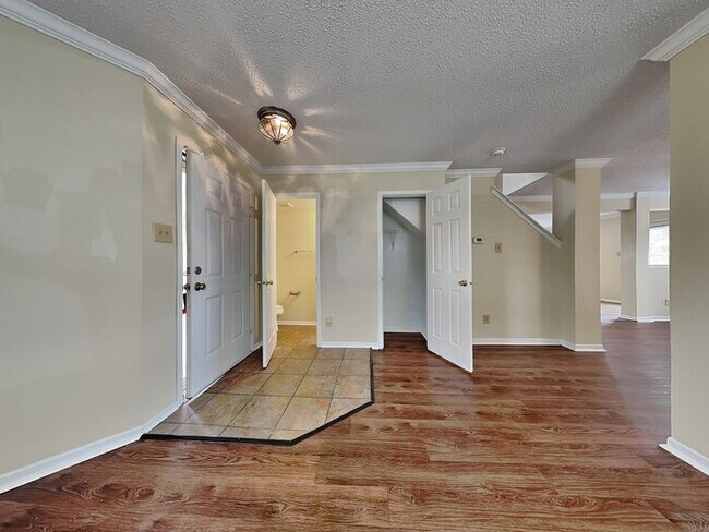 Building Photo - 3 bed 2.5 bath in Fishers!