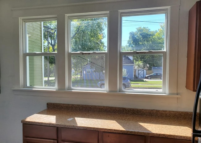 Building Photo - Spacious 2 story home near OTC