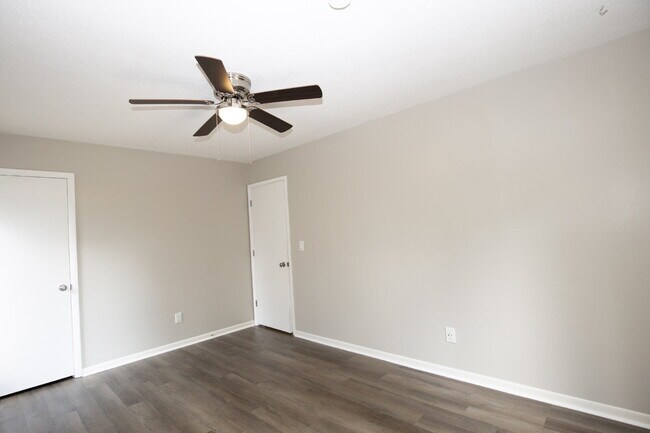 Building Photo - "Charming 3-Bedroom Retreat with Granite Touches and Cozy Fireplace on Winchester Rd!"