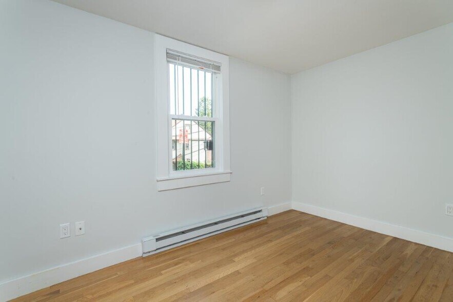 Building Photo - 37 Radnor Rd