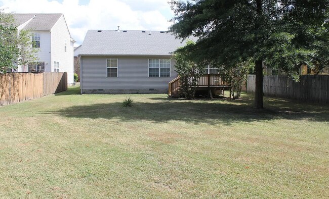 Building Photo - 3 Bedroom Hendersonville Ranch
