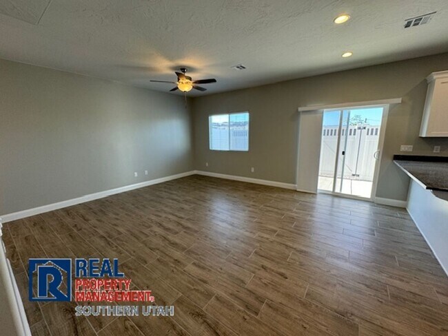 Building Photo - River Trail Townhome