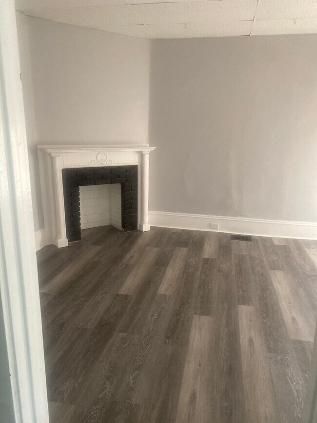 Building Photo - Bradwell3001-3003