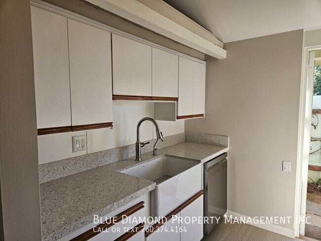 Building Photo - 259 Santa Clara Dr