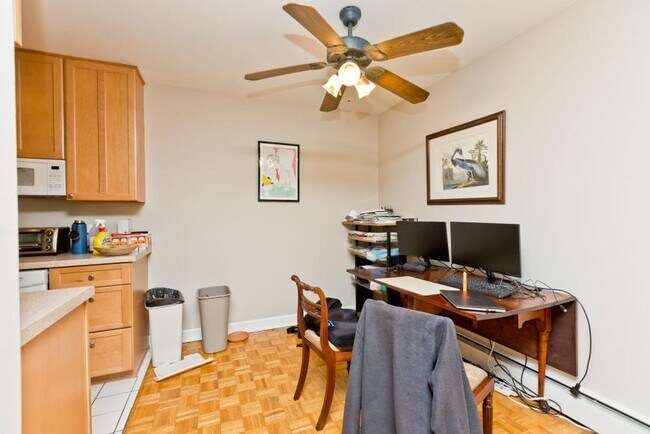 Building Photo - 1 bedroom in Chicago IL 60657