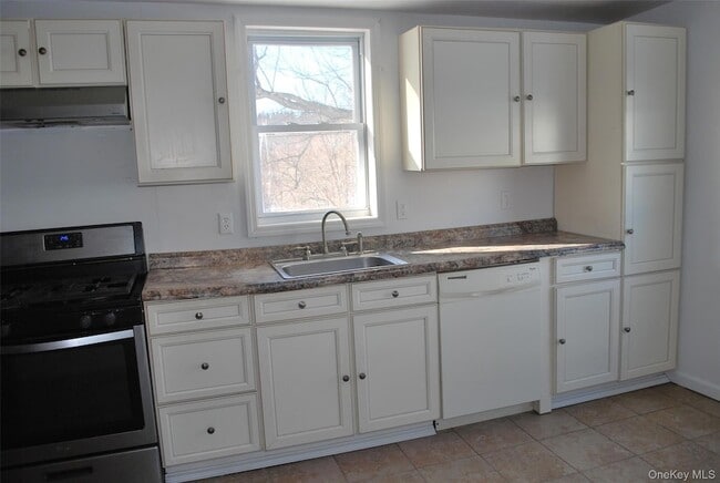 Building Photo - 22 Dekay Rd