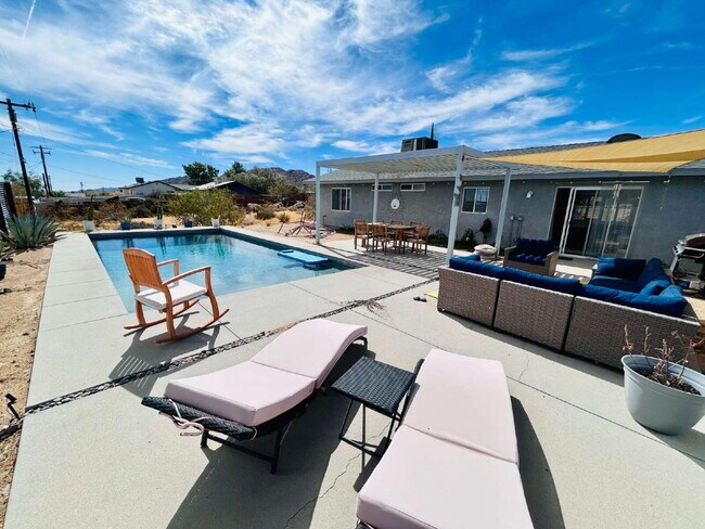 Building Photo - Charming 3 Bedroom House with Pool in Friendly Hills, Joshua Tree