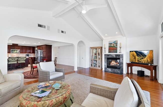 Building Photo - Solita @ 2 Sand Dollar Lane