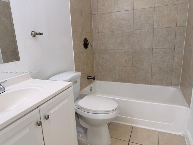 Building Photo - 3321 Ivy Way