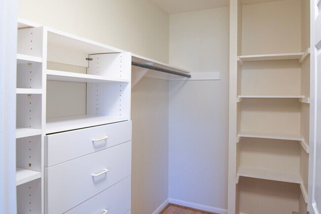 Building Photo - 326 Harvest Dr