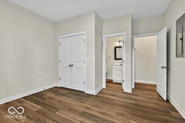 Building Photo - 4456 Caroline Ave