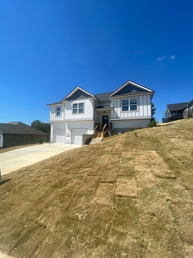 Building Photo - Ooltewah Rental 3 Bedrooms + Full Finished Basement