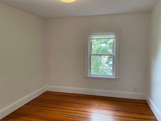 Building Photo - 11 Marion Rd