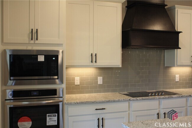 Building Photo - 305 Ridge Pointe Drive