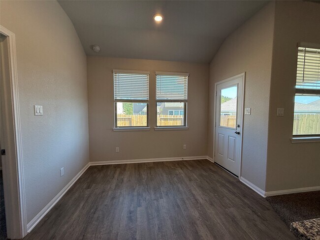 Building Photo - 2220 Cedar Vly Dr