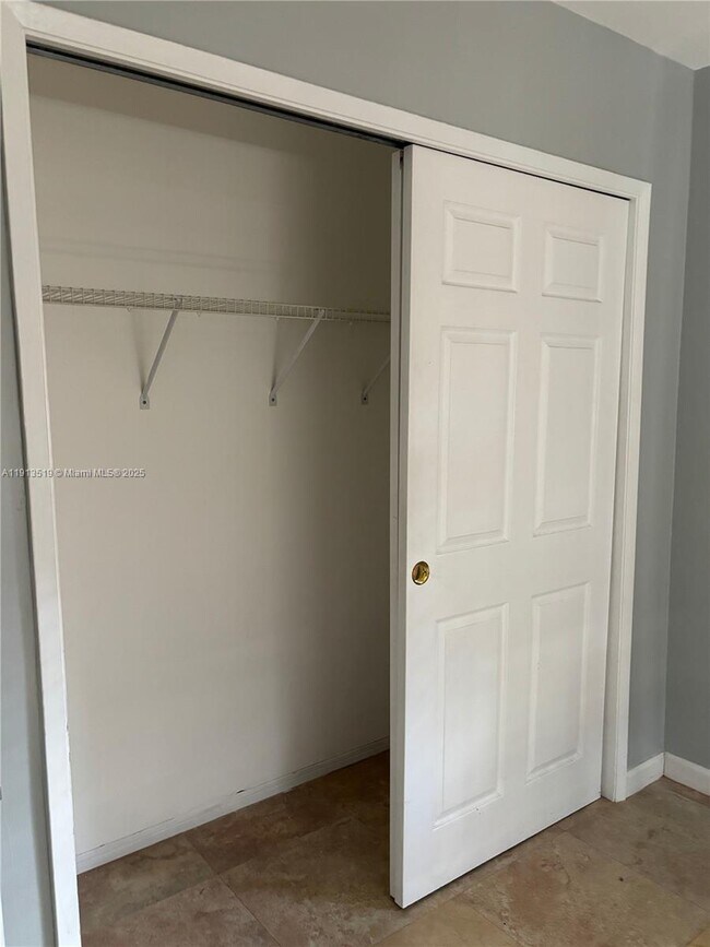 Building Photo - 2002 NE 43rd St