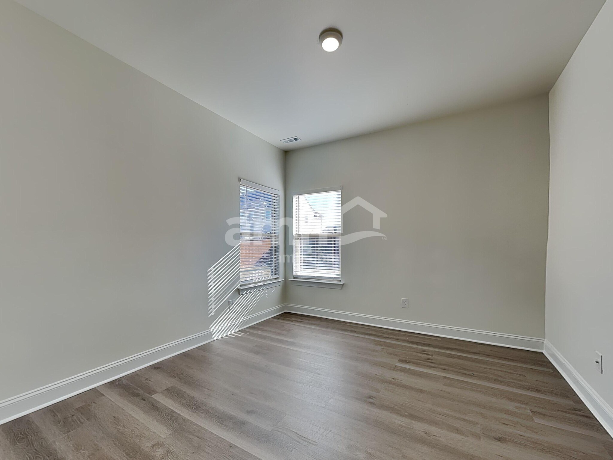 Building Photo - 806 Willow Tower Ct