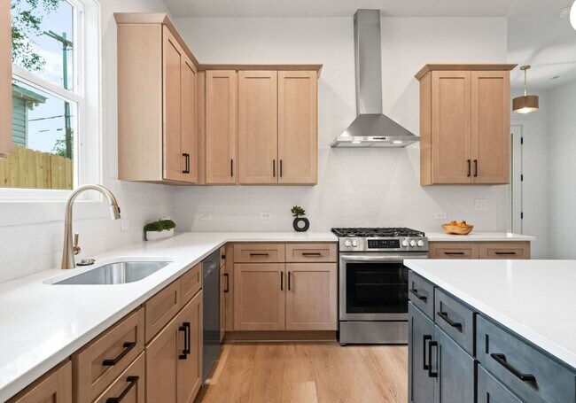 Building Photo - 2417 Pruitt St