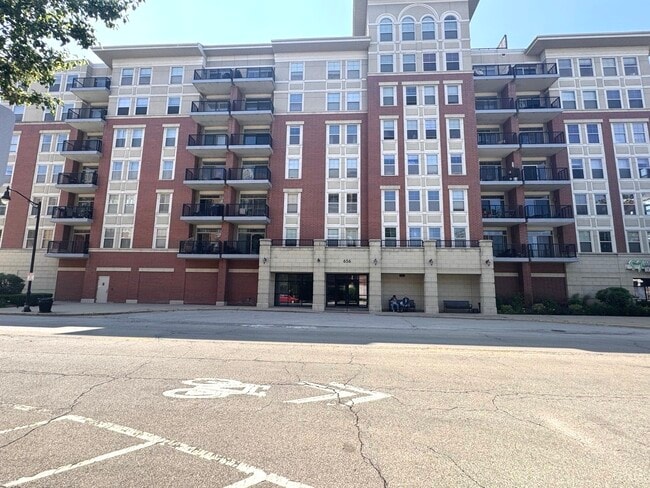 Building Photo - 656 Pearson St