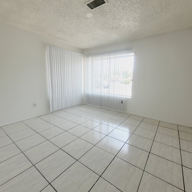 Building Photo - 4424 N 53rd Ln