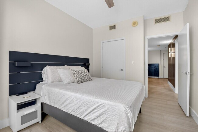 Building Photo - 550 Okeechobee Blvd