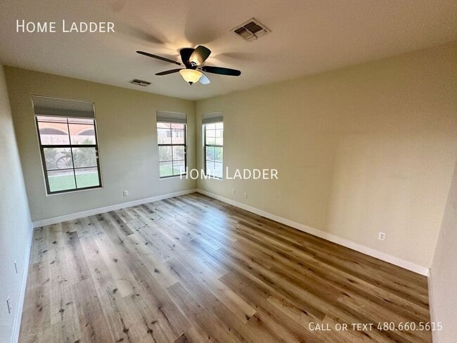 Building Photo - 3064 E Palmdale Ln