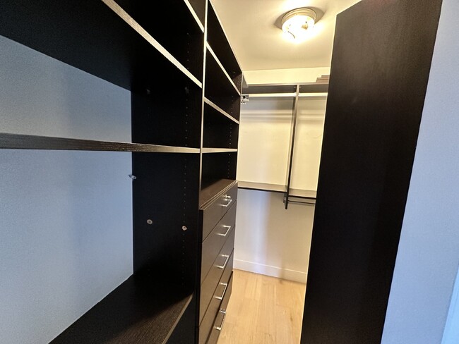 Building Photo - 2 bed/2 bath condo in Golden Triangle