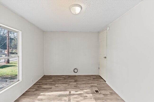 Building Photo - Beautifully Updated 3BR/2BA Trailer in Mus...