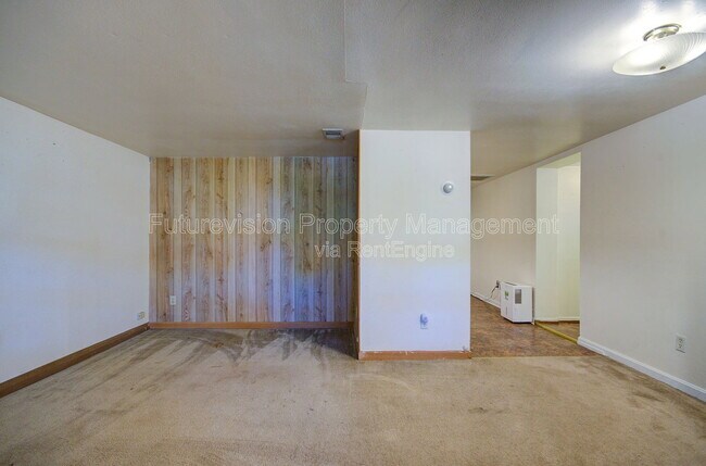 Building Photo - 1704 Belleview Ave
