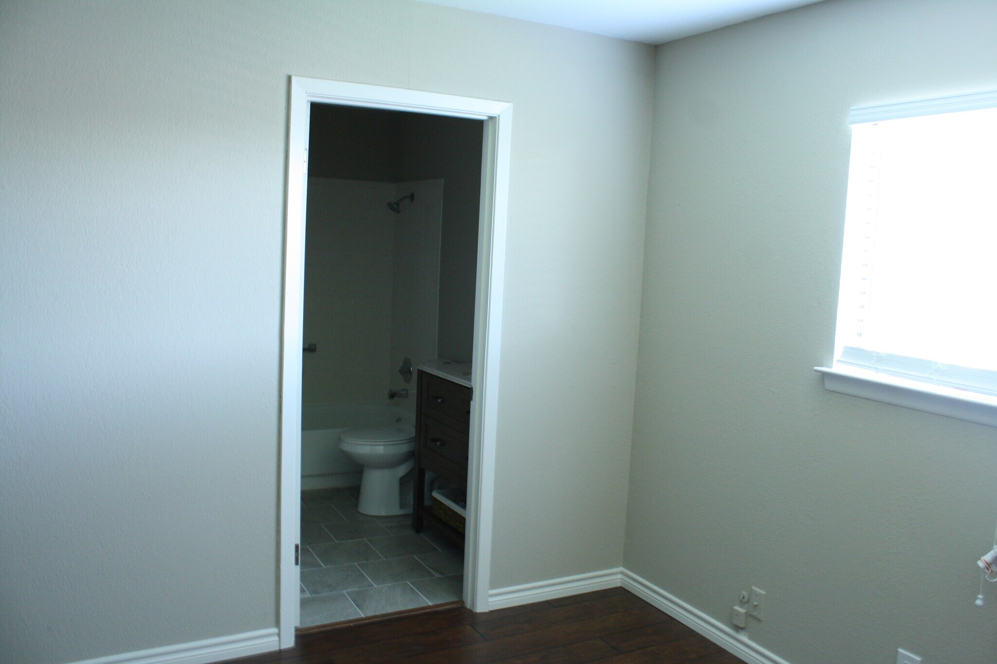 Building Photo - 5354 Maple Vis