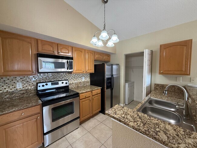 Building Photo - 291 SW Palm Dr