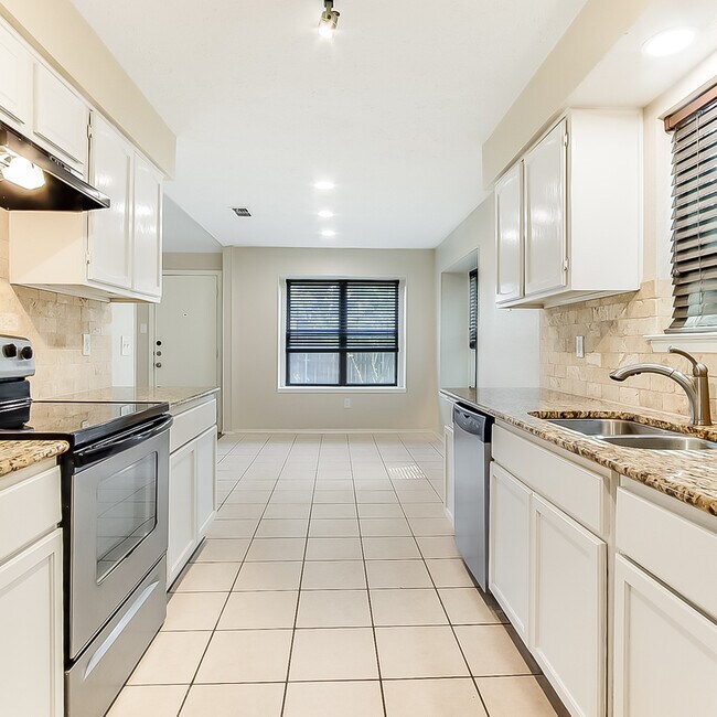 Building Photo - 2417 Clearhaven Ct