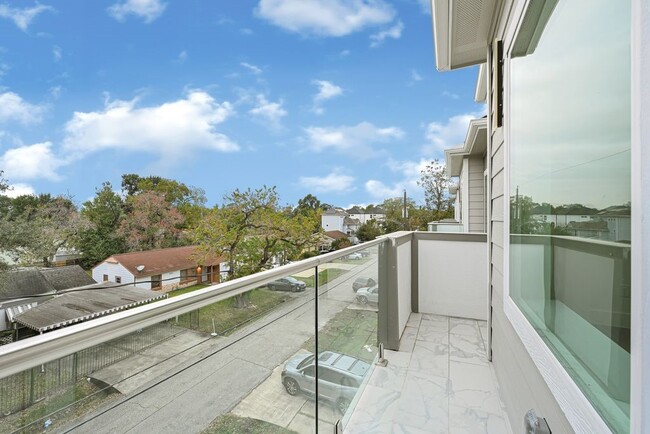 Building Photo - 6713 St Augustine St