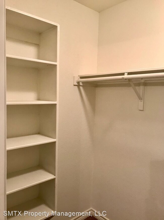 Building Photo - 1249 N LBJ Dr