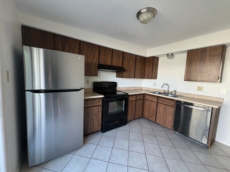 Building Photo - 1656 N Jerrie Blvd