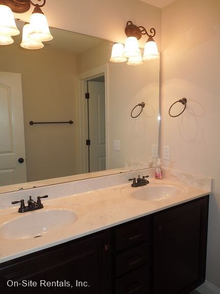 Building Photo - 5 br, 3.5 bath House - 11 Racquet Court