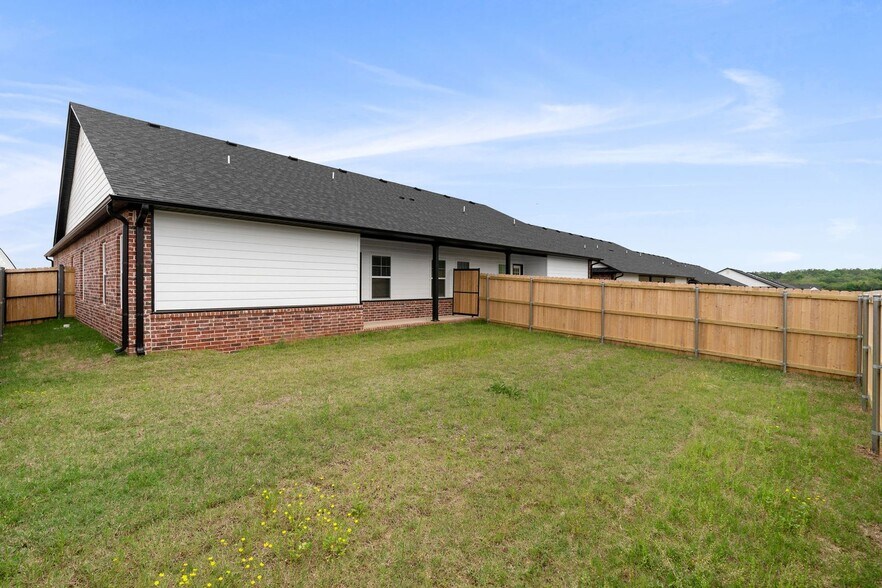 Building Photo - 8826 Cantera Dr