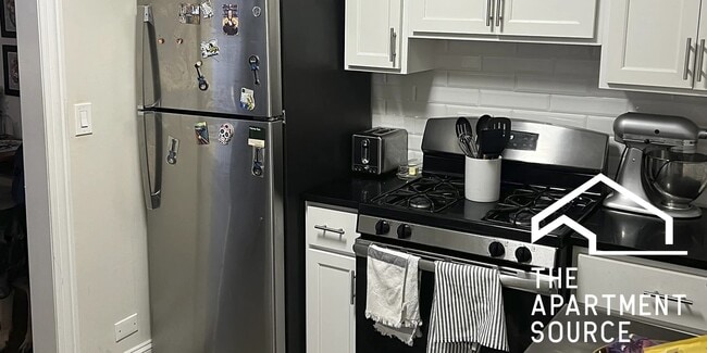 Building Photo - 918 Green Bay Rd