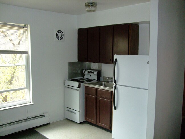 Interior Photo - Lowell 515