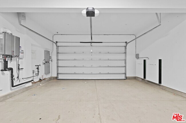 Building Photo - 20810 Spruce Cir